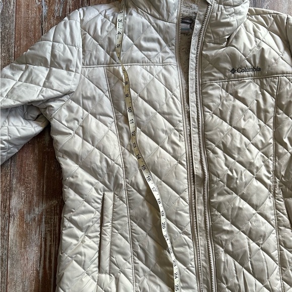 Columbia Plush Fleece Jacket in Cream - Picture 7 of 8